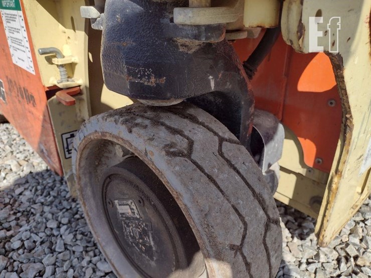 2014-jlg-1230es-image-9