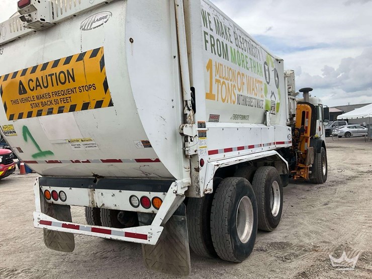 2019-peterbilt-520-image-3