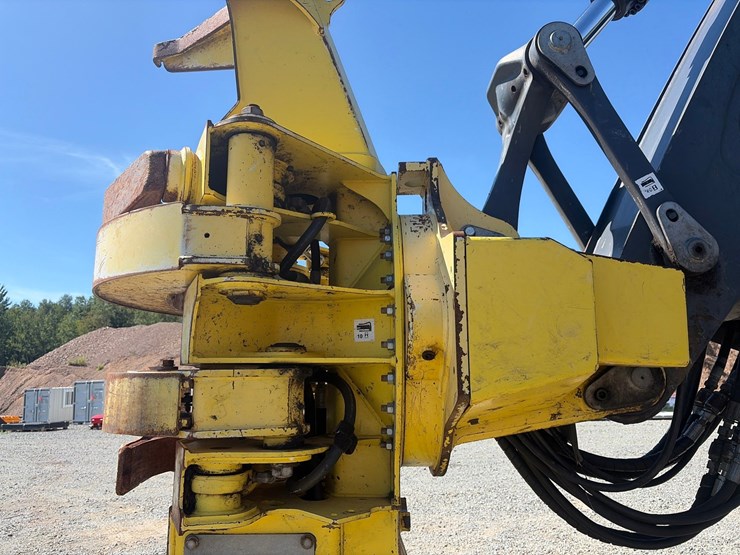 2015-deere-853m-image-16