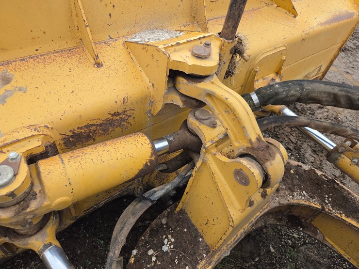 2004-deere-650h-xlt-image-15