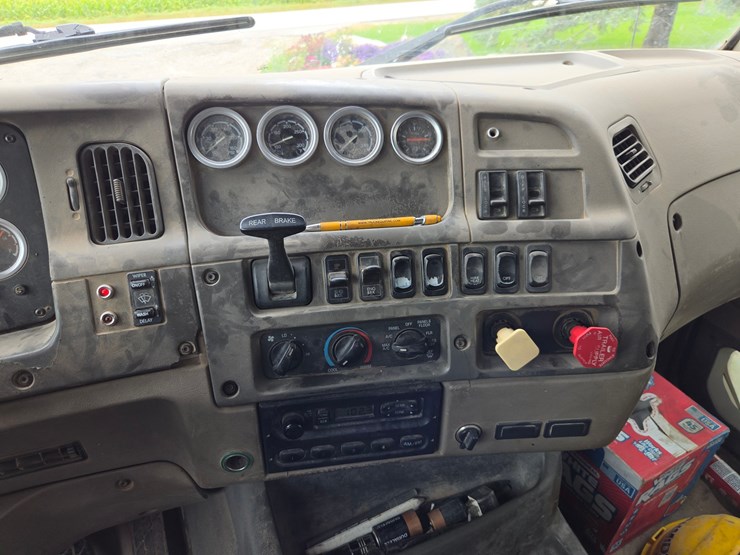 #3224-•-2006-sterling-st-9500-quad-axle-dump-truck-image-58