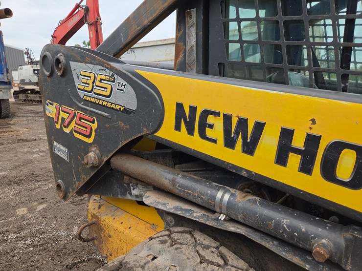 new-holland-c175-image-20