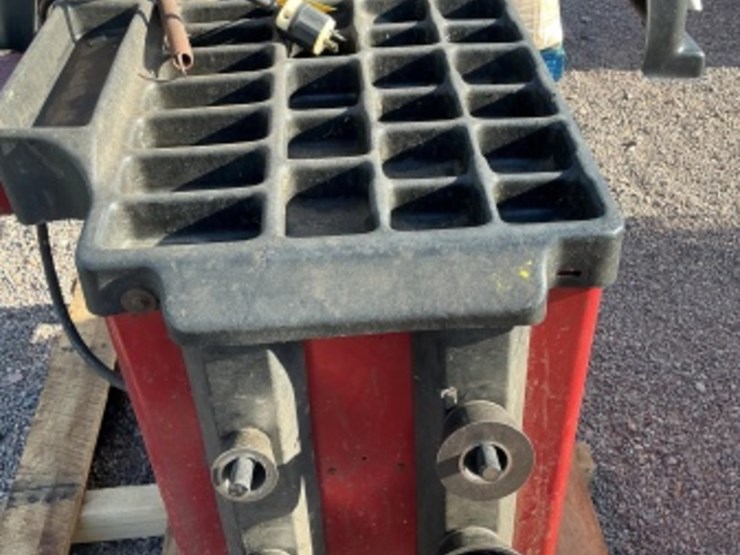 coats-1250-wheel-balancer-image-3
