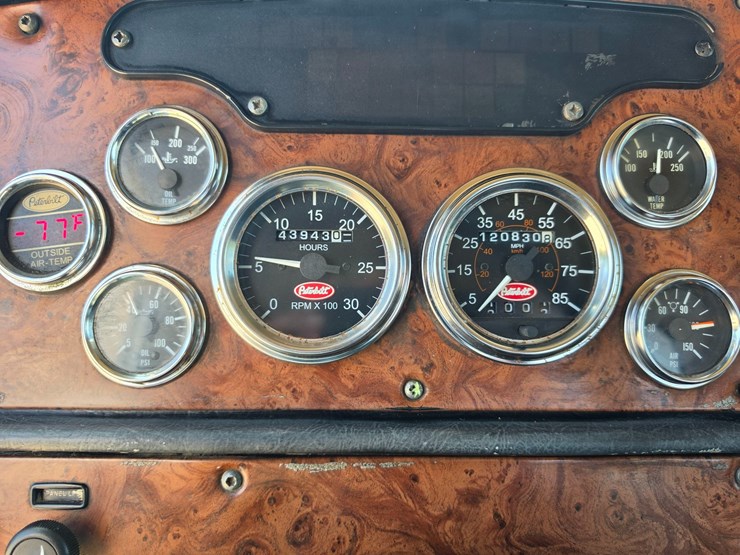 2005-peterbilt-379-image-112