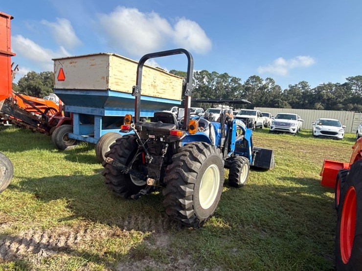 new-holland-workmaster-35-image-4