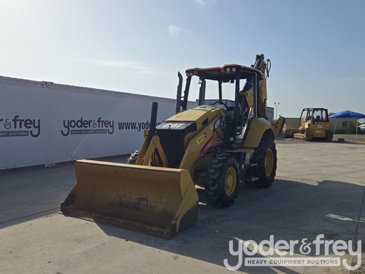 2019-caterpillar-420f2-image-1