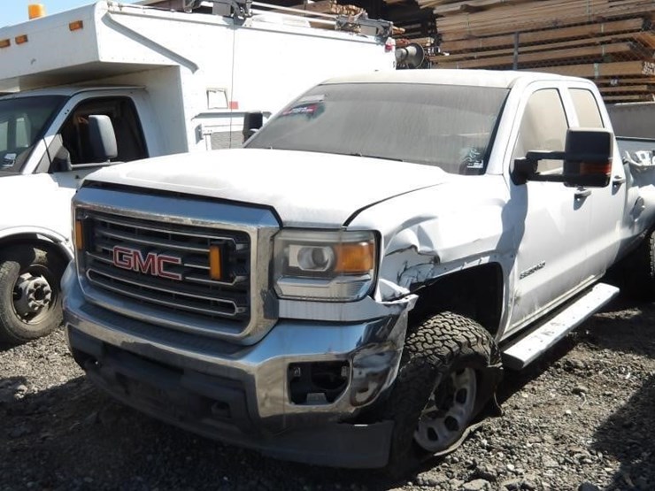 2015-gmc-sierra-3500-image-2