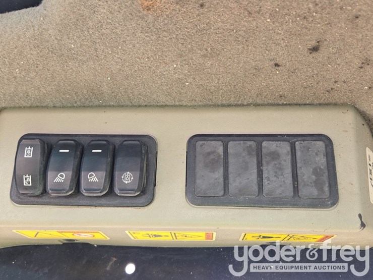 2023-caterpillar-259d3-image-50