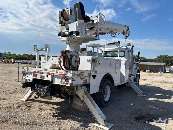 2019-freightliner-m2-106-image-3