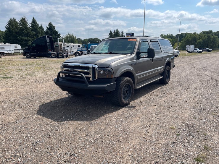 2002-ford-excursion-image-1