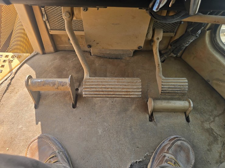 2002-caterpillar-d6m-lgp-image-105