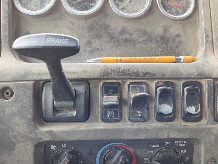 #3224-•-2006-sterling-st-9500-quad-axle-dump-truck-image-61