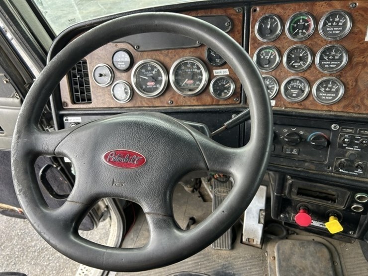 2001-peterbilt-357-image-15