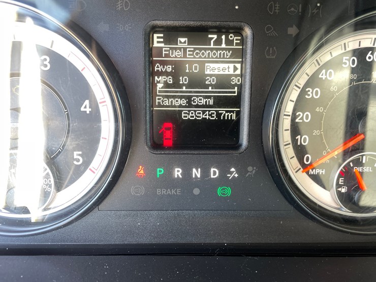#1485-•-2016-ram-5500-flatbed-truck-(has-mn-salvage-title)-image-24