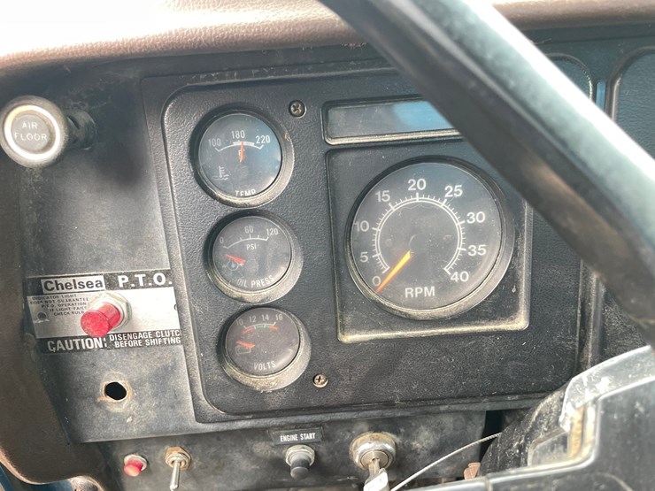 #1451-•-1979-international-f2275-grain-truck-(has-mn-title)-image-44