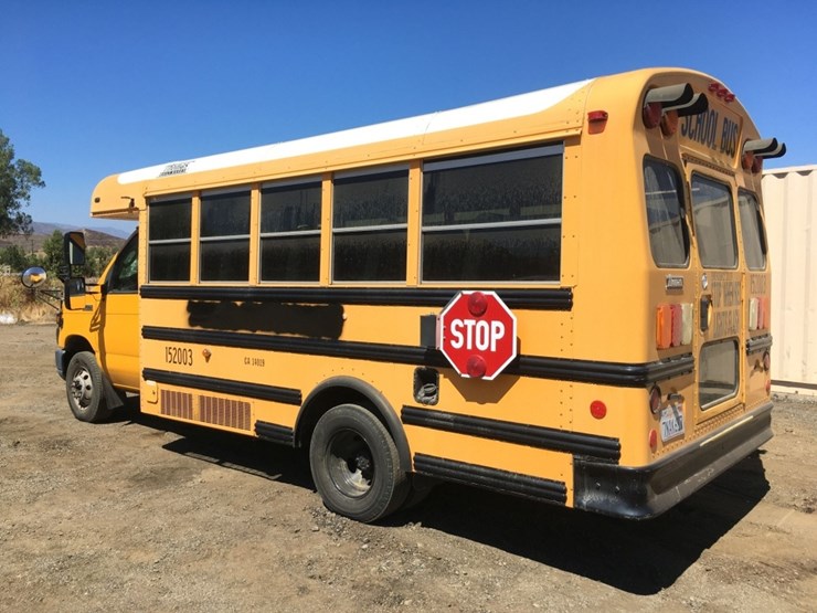 2015-ford-e450-image-4