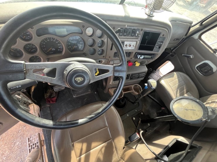 2002-mack-ch613-image-21