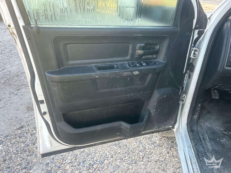 2017-dodge-3500-image-11