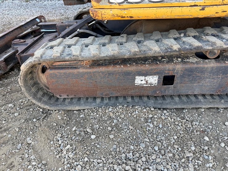 2016-deere-35g-image-16