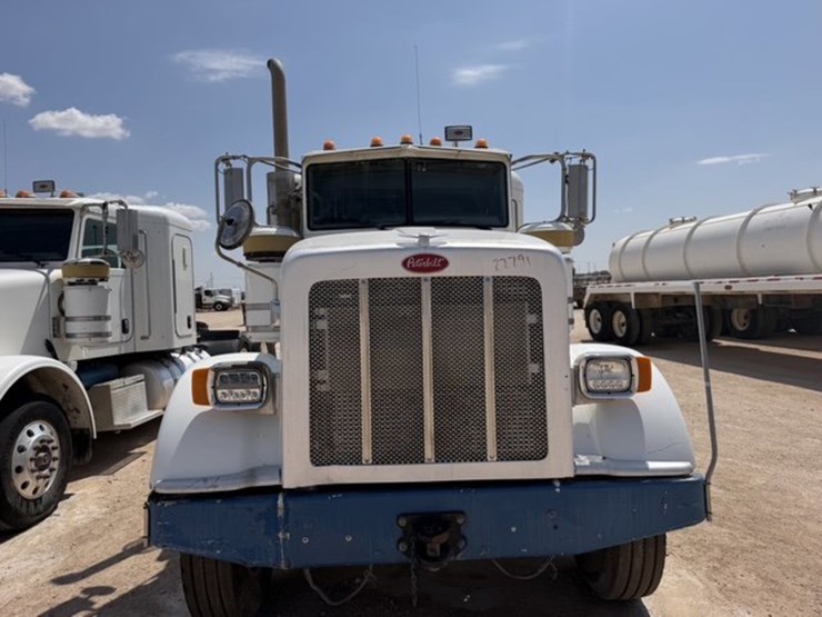 2012-peterbilt-367-image-2