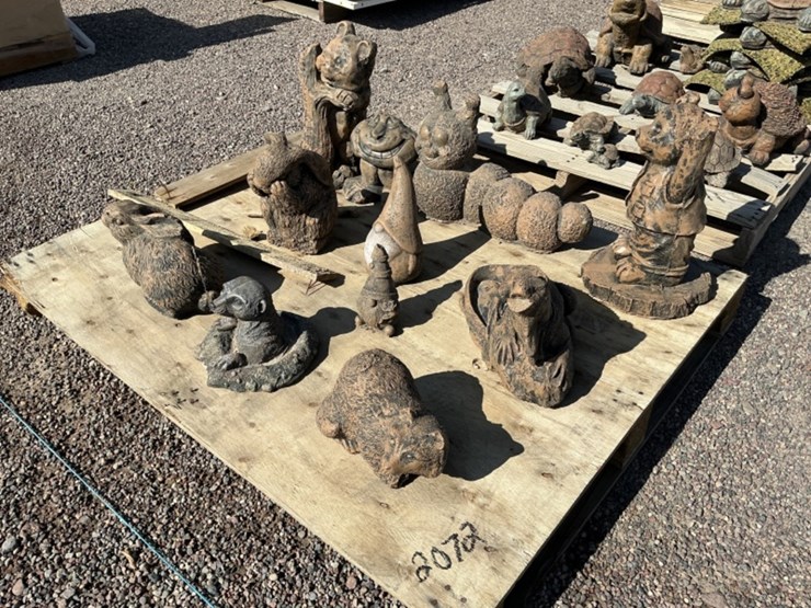 pallet-of-asst-concrete-statues-image-1