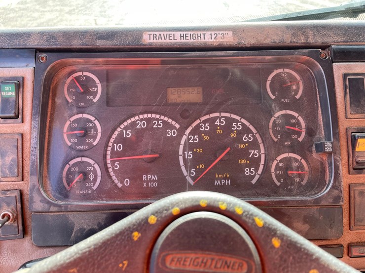 2002-freightliner-fl80-image-52