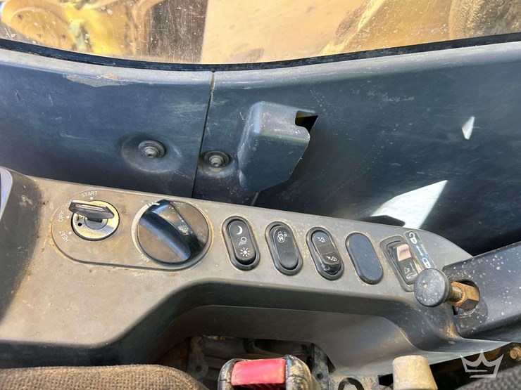 2017-komatsu-pc490lc-11-hydraulic-excavator-image-17