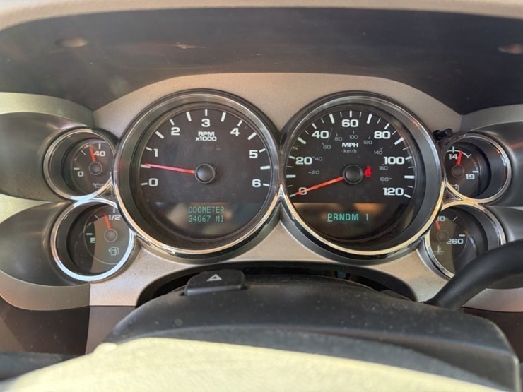 2013-chevrolet-silverado-2500-image-26