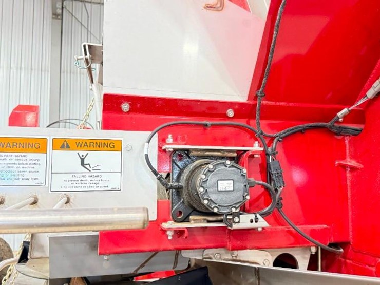 2024-case-ih-trident-5550-image-13