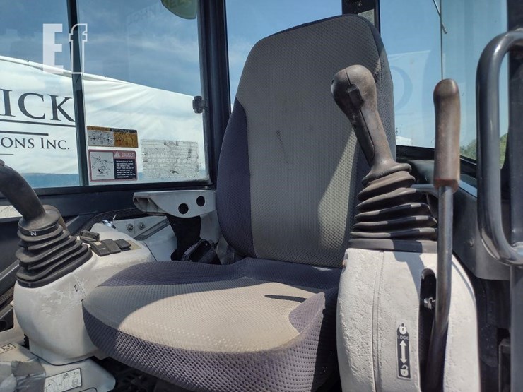 2014-deere-35g-image-10