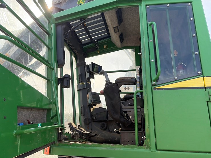 2015-deere-853m-image-37