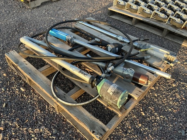 pallet-of-asst-pumps-image-1