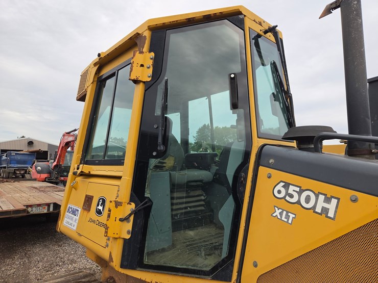 2004-deere-650h-xlt-image-35