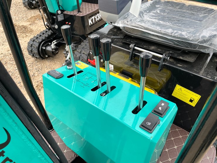 #5523-•-2026-cfg-kt13r-mini-excavator-image-8