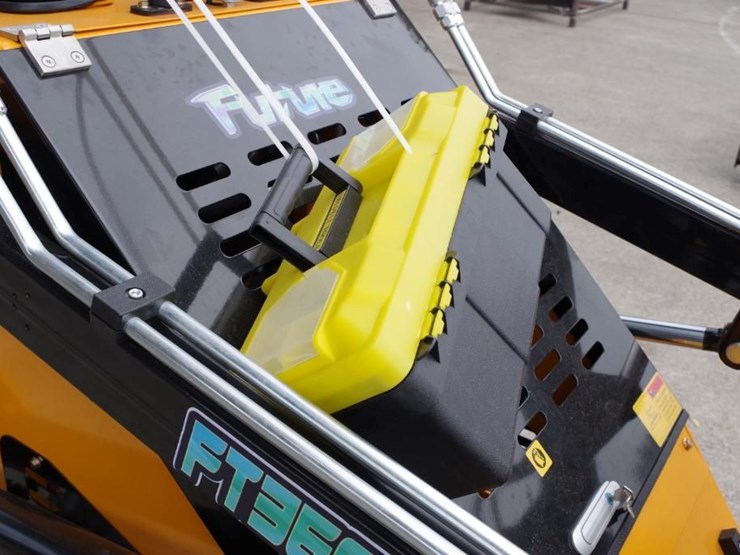 2026-future-ft360t-stand-on-mini-skid-steer-loader,-6"-track-belts,-40"-bucket,-unused-image-5