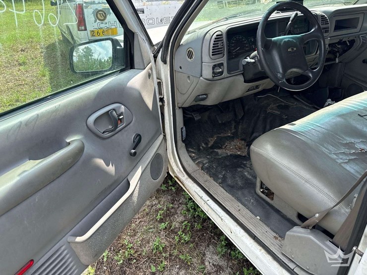 2000-chevrolet-3500-image-11