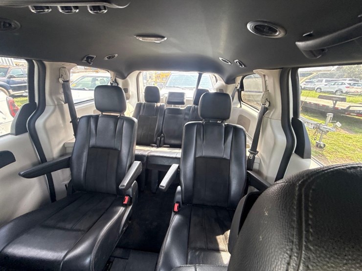 2017-dodge-grand-caravan-image-11