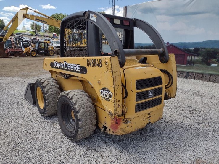 2002-deere-250-image-24