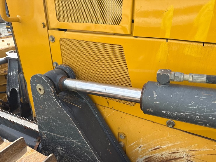 2014-deere-750k-lgp-image-23