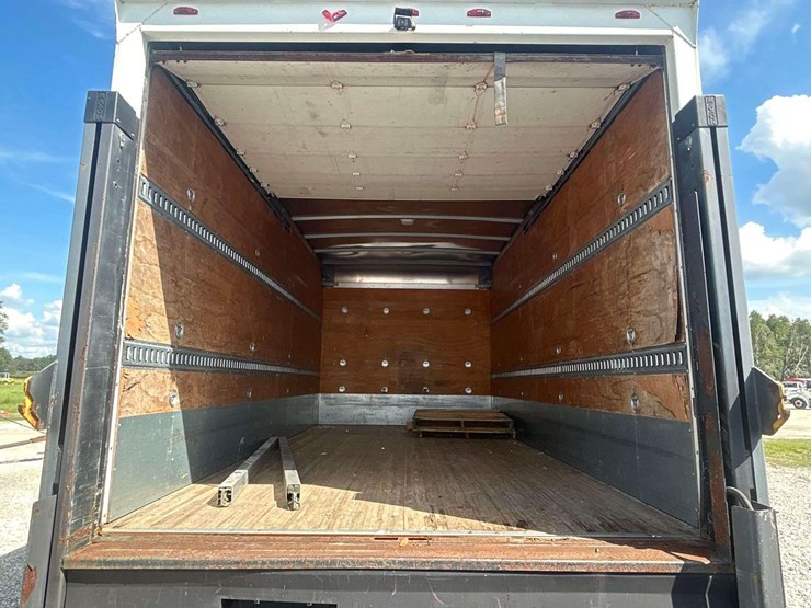 2017-ford-f650-image-28
