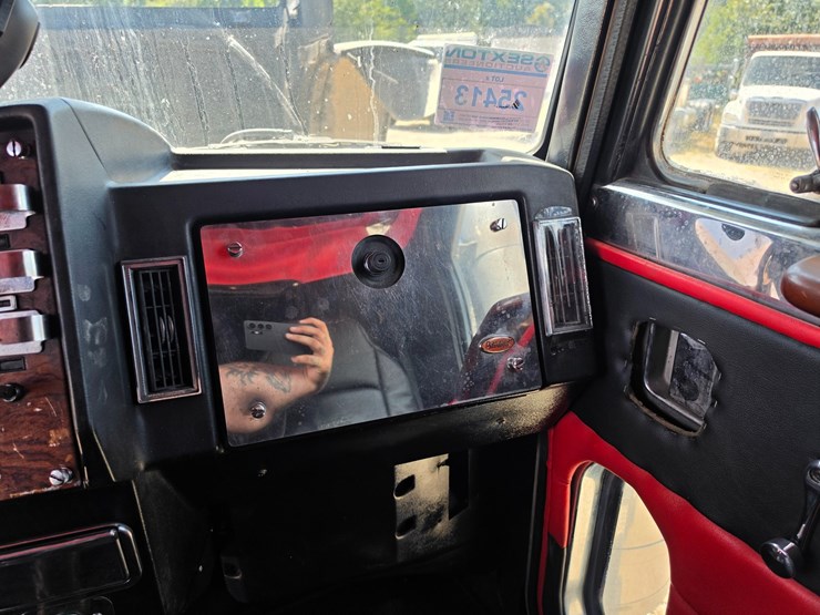 1992-peterbilt-379-image-50
