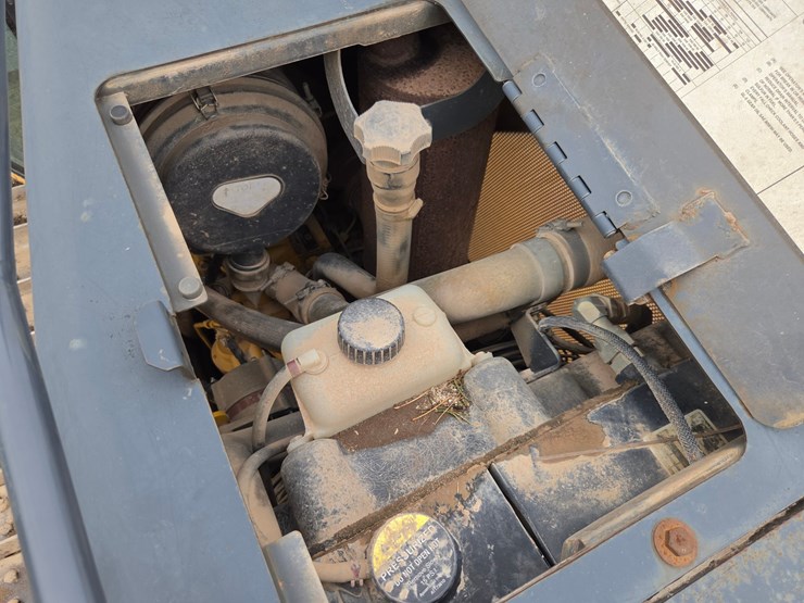 2004-deere-650h-xlt-image-20