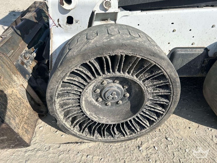 bobcat-wheeled-skid-loader-image-25