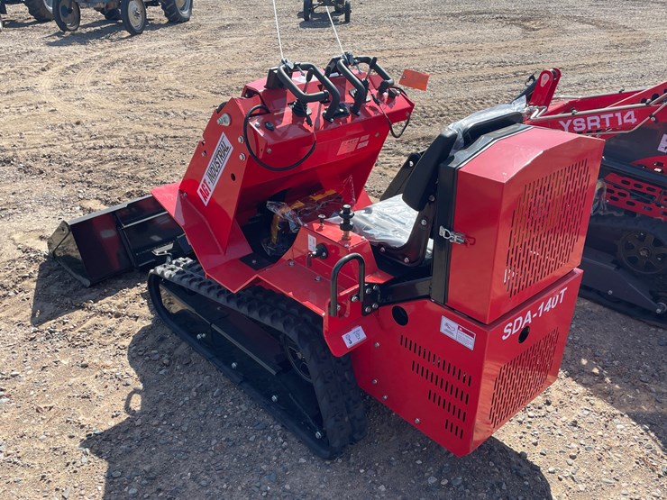 #5501-•-2026-agt-crawler-loader-image-5