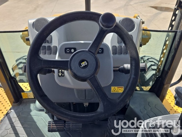 2019-caterpillar-420f2-image-59