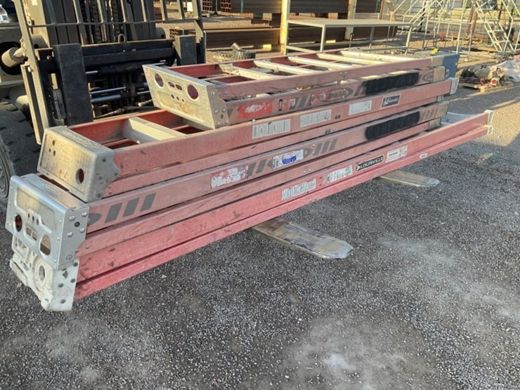 (4)-fiberglass-step-ladders-image-1
