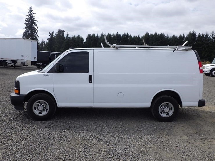 2017-utility-van-image-2