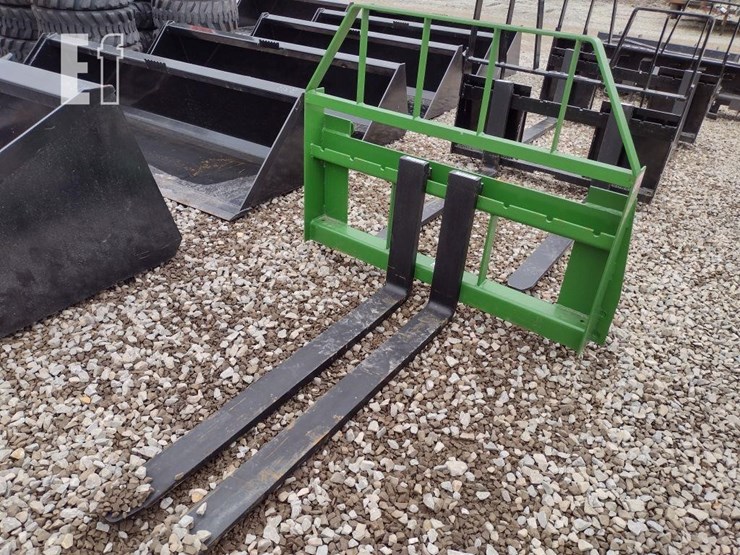 kivel-pallet-fork-attachment-for-john-deere-image-2