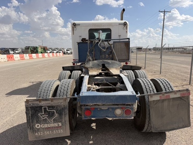 2013-peterbilt-367-image-8