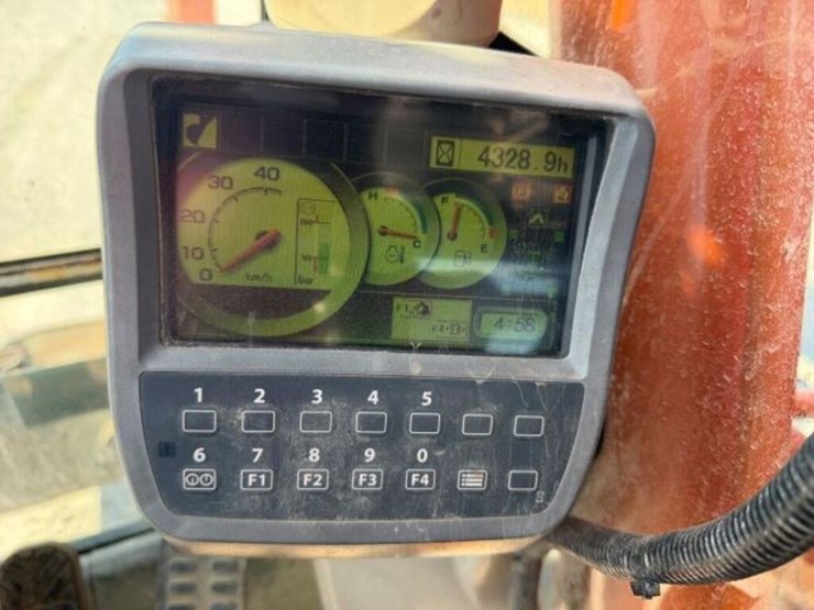 2014-hitachi-zx220w-3-image-10